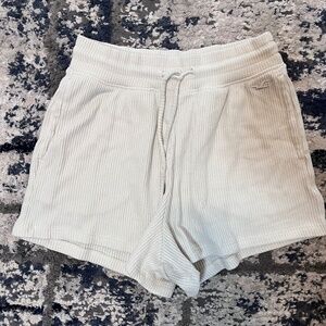 Hollister lounge / sleep shorts with pockets in bone color